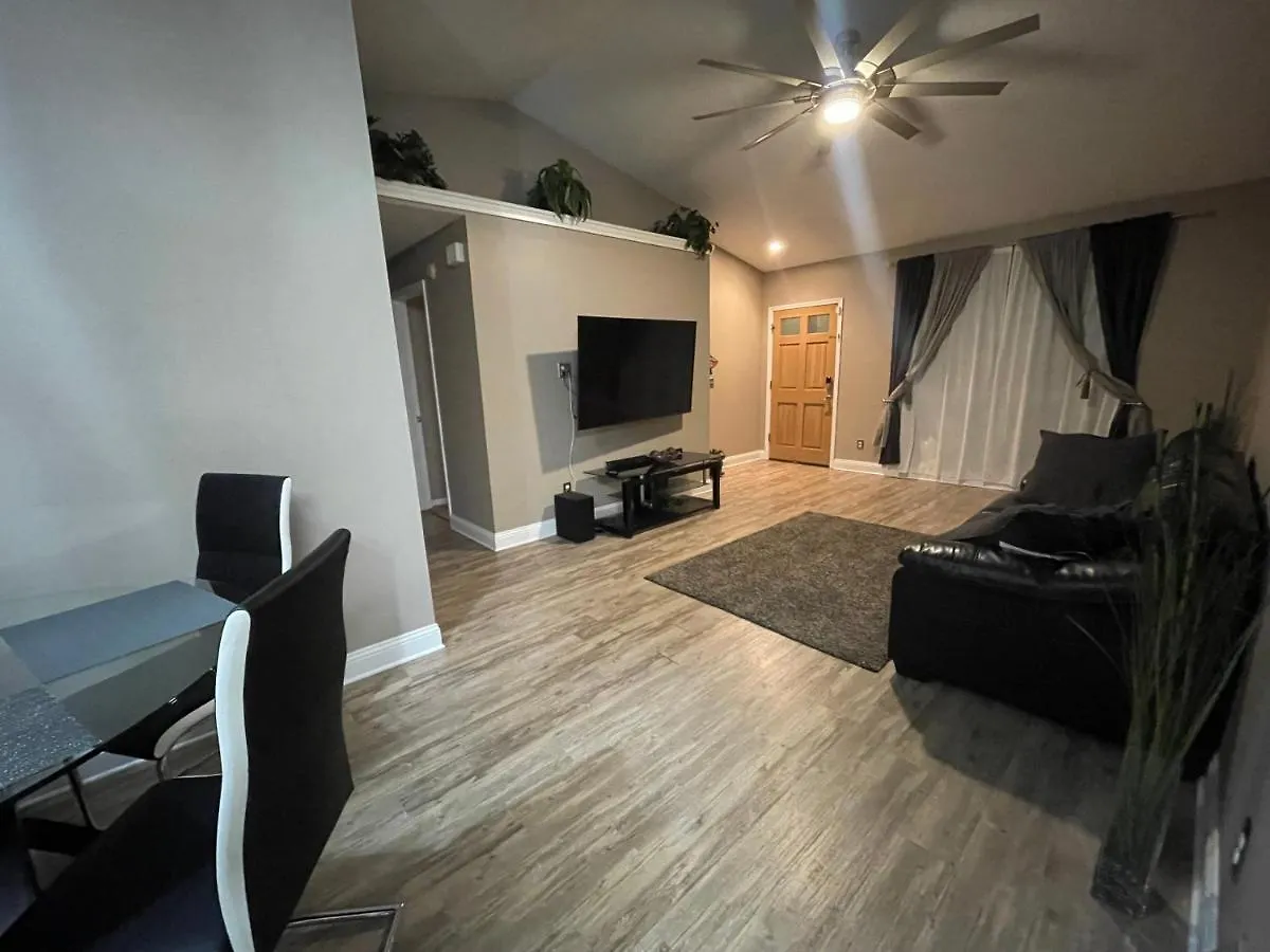 Cozy 3 Bedroom Home Close To Everything In Tampa! Holiday home