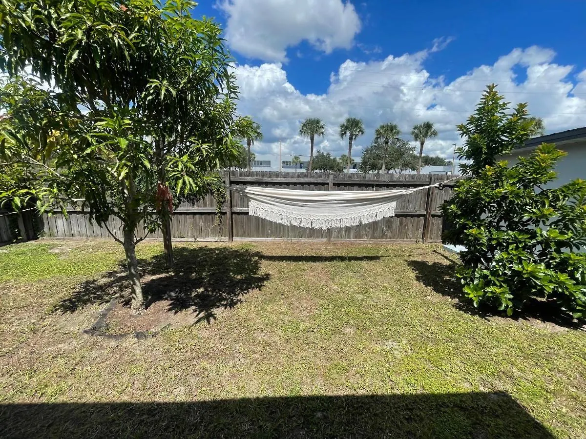 Cozy 3 Bedroom Home Close To Everything In Tampa! Tampa